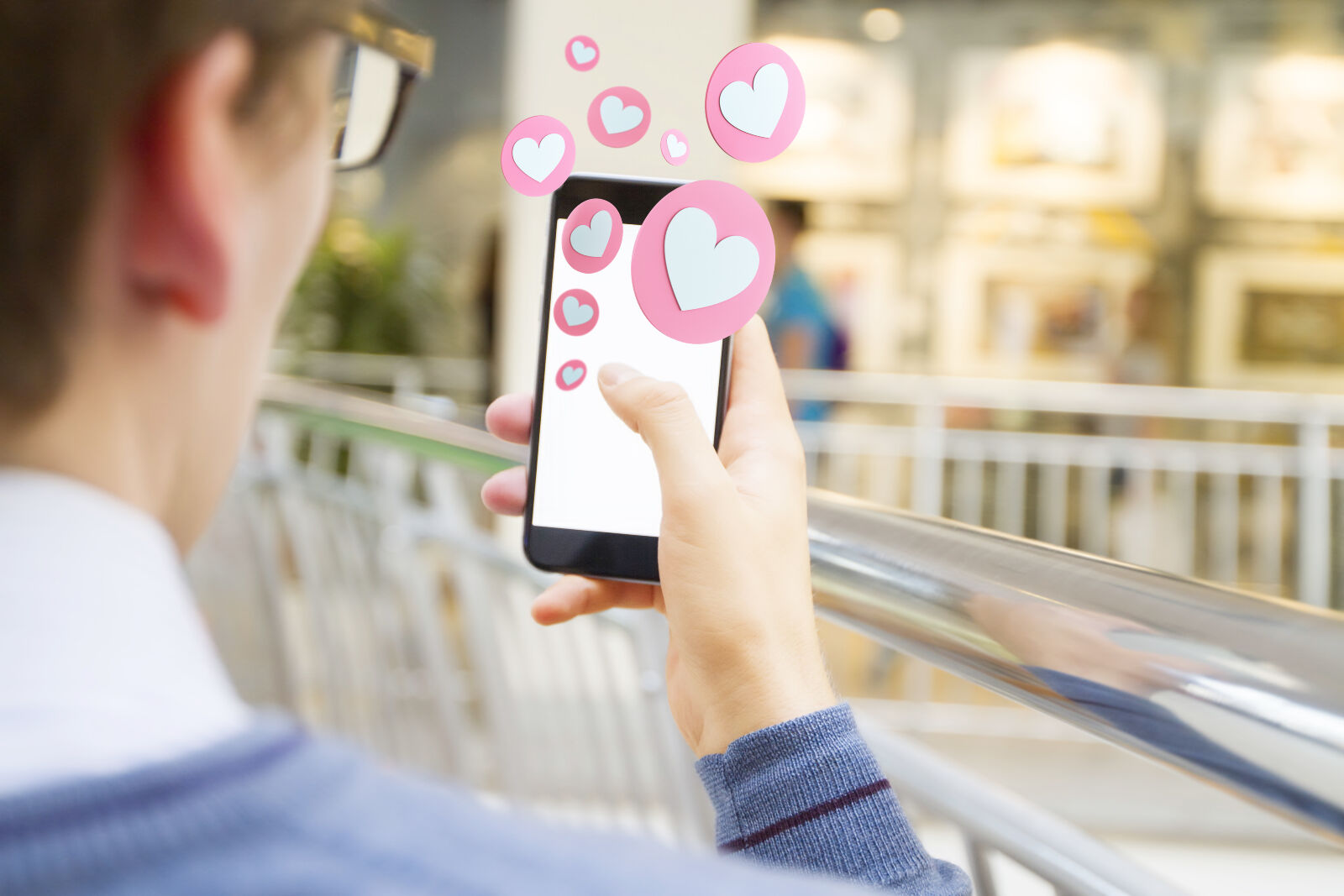 Chat conversation bubbles showing effective dating conversation starters and first messages