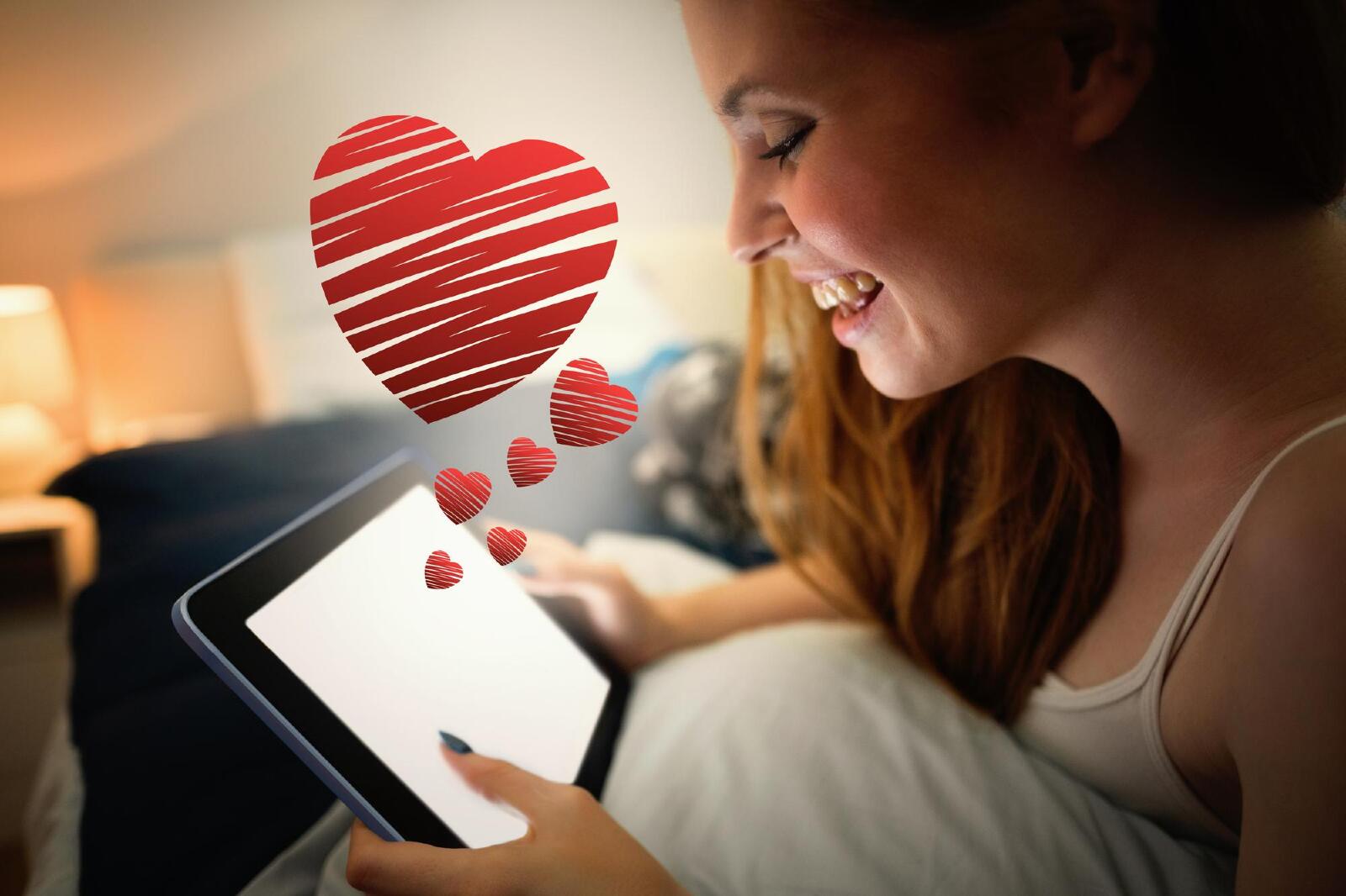 Paar fuehrt ein ernsthaftes Gespraech ueber Werte und gemeinsame Zukunft beim Dating